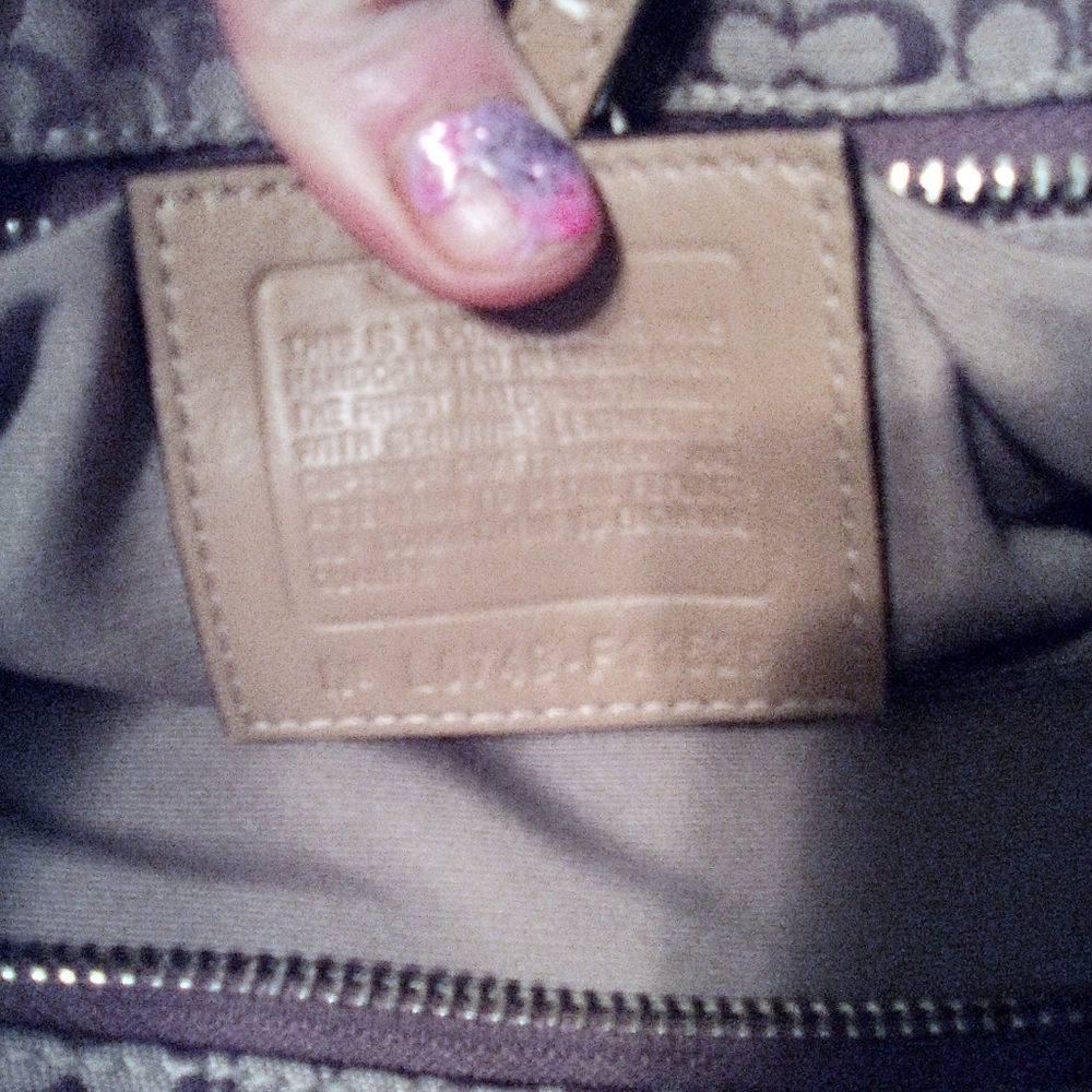 Authentic Coach Handbag! - Picture 4 of 7